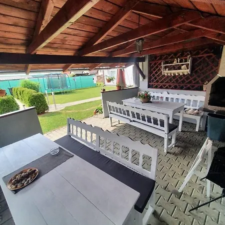 Apartmanovy Dom Stela Bešeňová