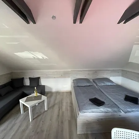 شقة Apartmanovy Dom Stela *