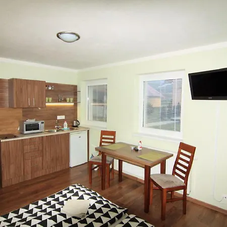 شقة Apartmanovy Dom Stela Bešeňová