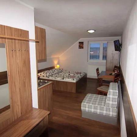 Apartmanovy Dom Stela Bešeňová