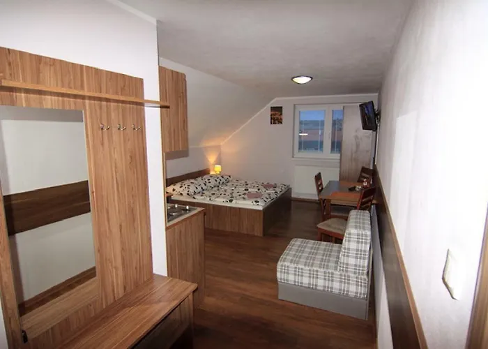 Apartmanovy Dom Stela Bešeňová